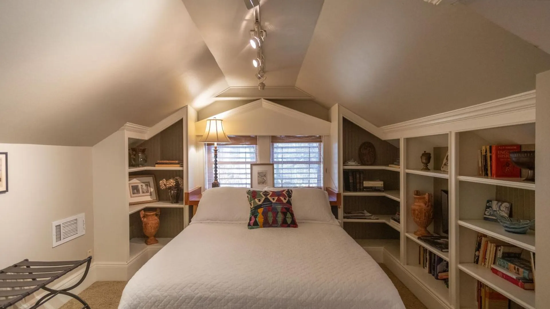 Southern Elegance In Heart Of Memphis