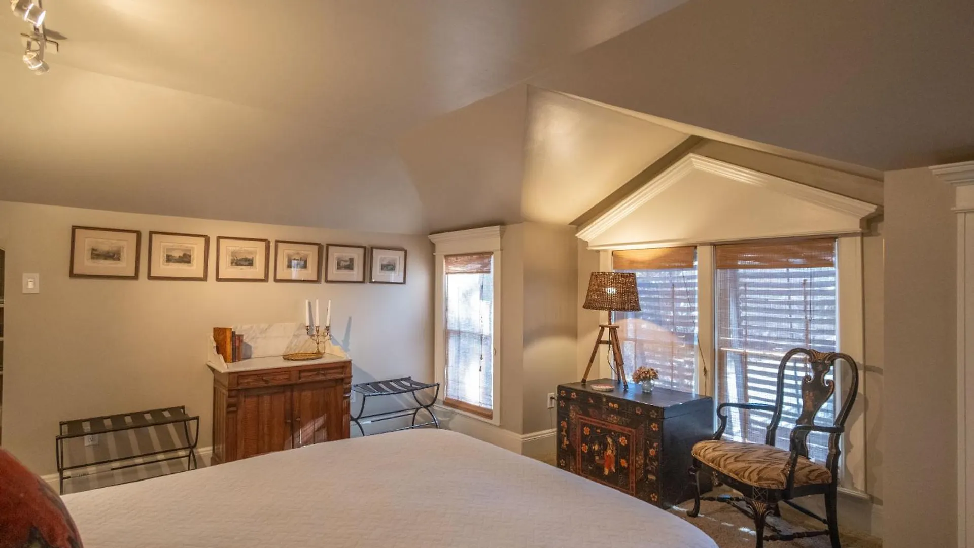 Southern Elegance In Heart Of Memphis 0*,